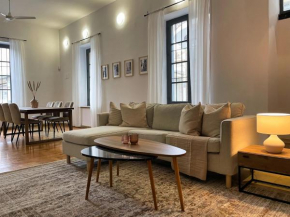 Phaedrus Living: Cozy Down Town House Aischylou